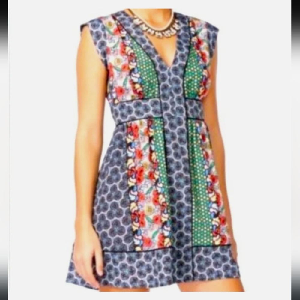 Disney Alice Through The Looking Glass Size Large V Neck Floral Dress